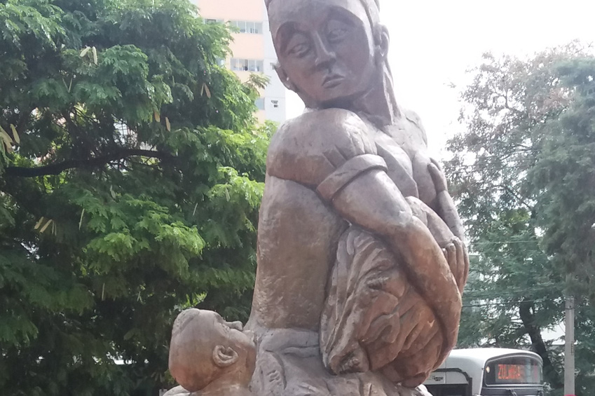 Praça Castro Alves – Monumento a Mãe Preta